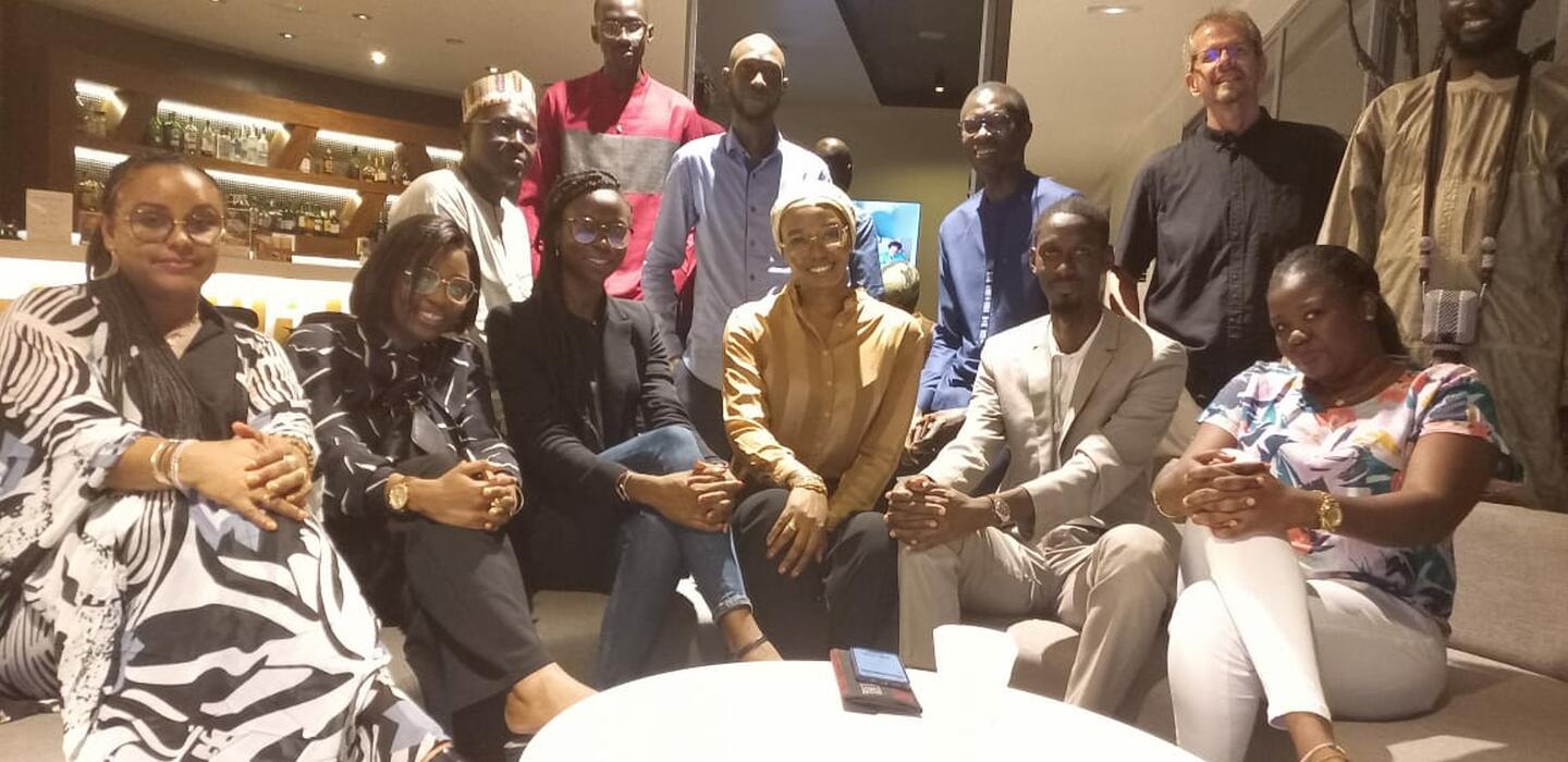 Les dirigeants des start-up tech sénégalaises posent ensemble dans un hôtel en Guinée.